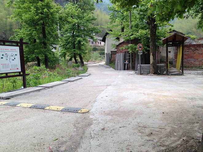 middle_212314_11701367155394018_ee83d7c8e083932eb8