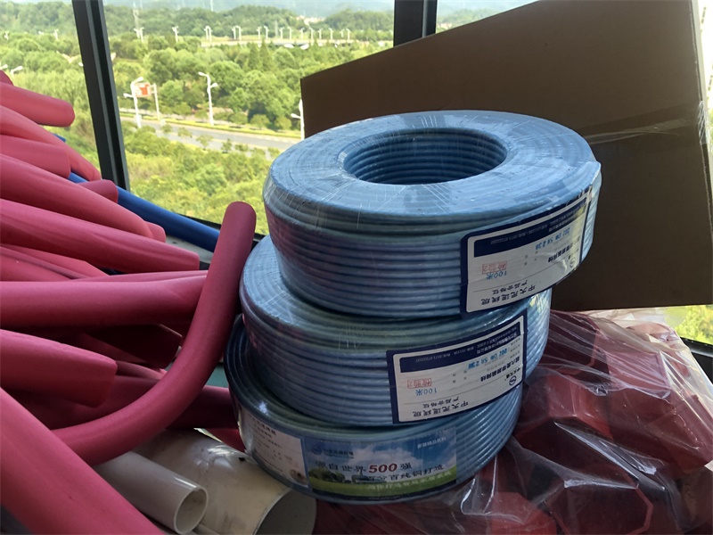 �д�Ԫͨ��˹�ܵ��ߣ�˫��Ե�������ײ㣬������±����߹����¶�125�ȣ�����ȼ���ܣ������ߴ�70������