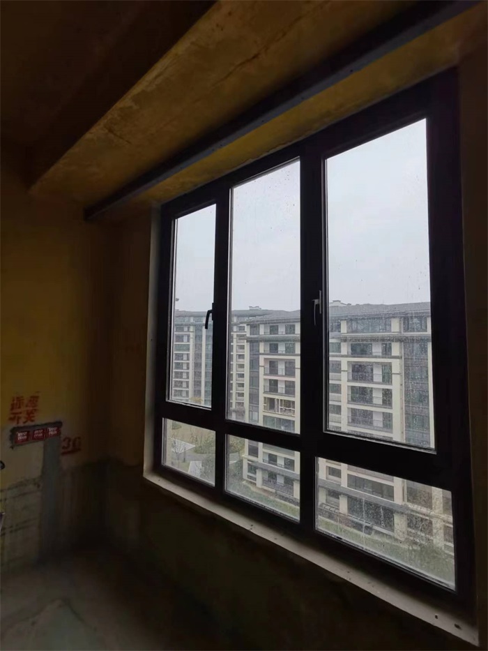 a976a00bf0324b46a01a24e4260bb65.jpg