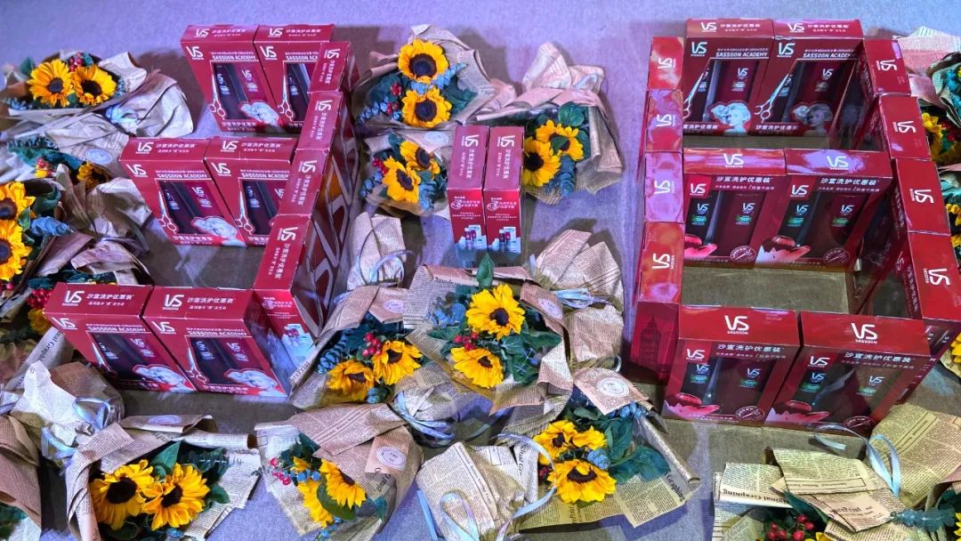 ����������Ů��ڣ��������������ؾ���С��Ů��