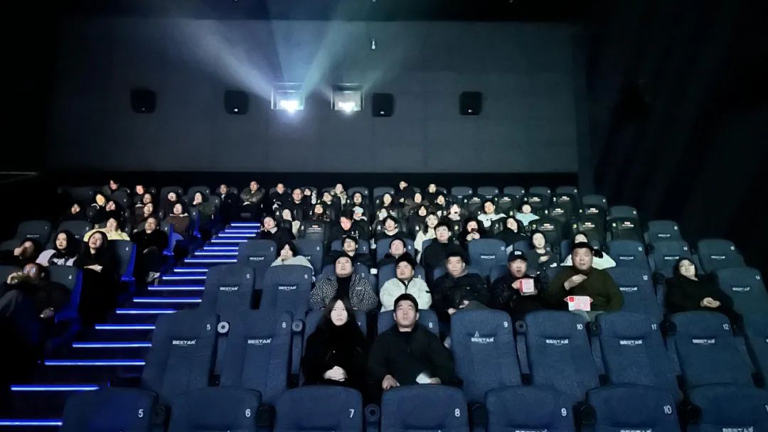 ������Ա������Ƭ��ƽ��������ף��װ���ж��Բ���ɹ���